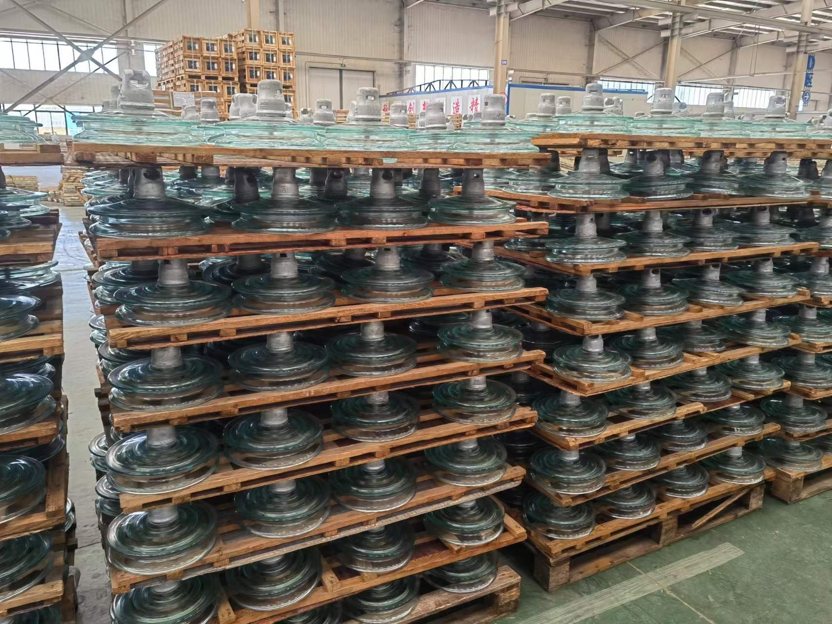 Latest company case about Our Solution for the Iraq Central 400kV OHTL: Fog-Type Toughened Glass Insulators